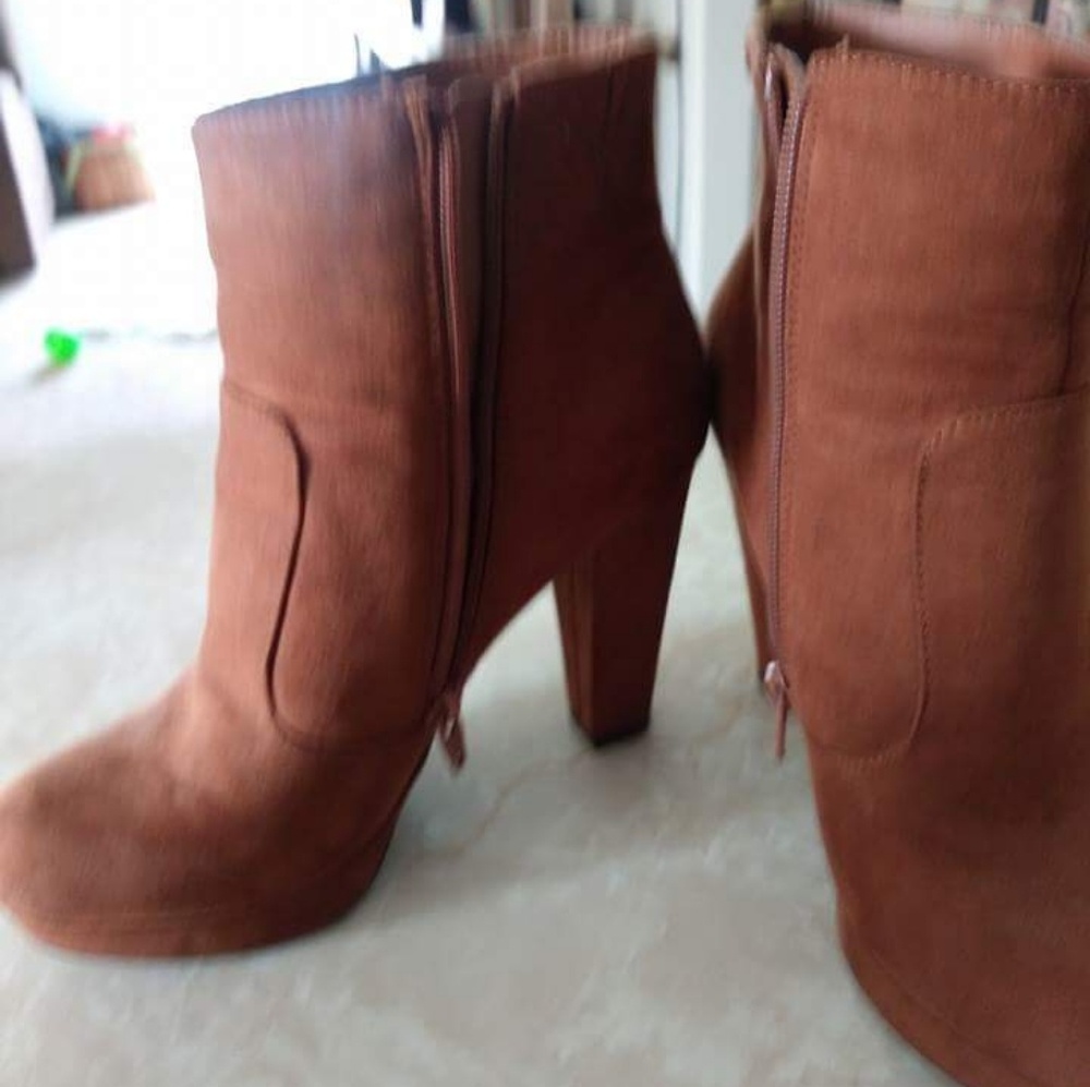 Boots - Picture 3 of 5